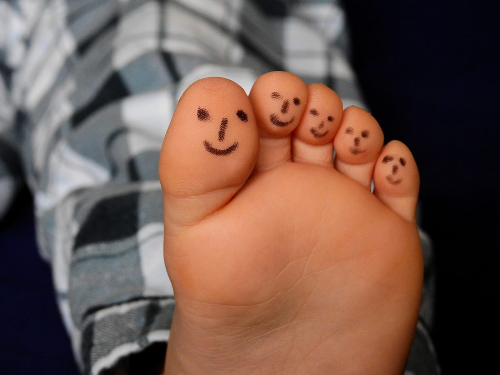 自然療法で足の臭いを解消!効果的なエッセンシャルオイルの活用法